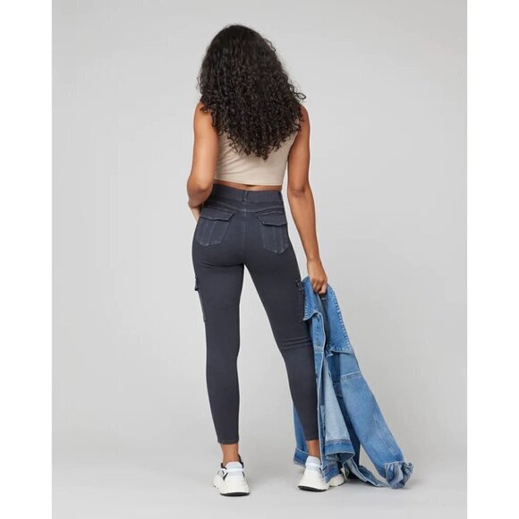 SPANX Stretch Twill Ankle Cargo Pants in Washed Black Size X-Small - Picture 4 of 16